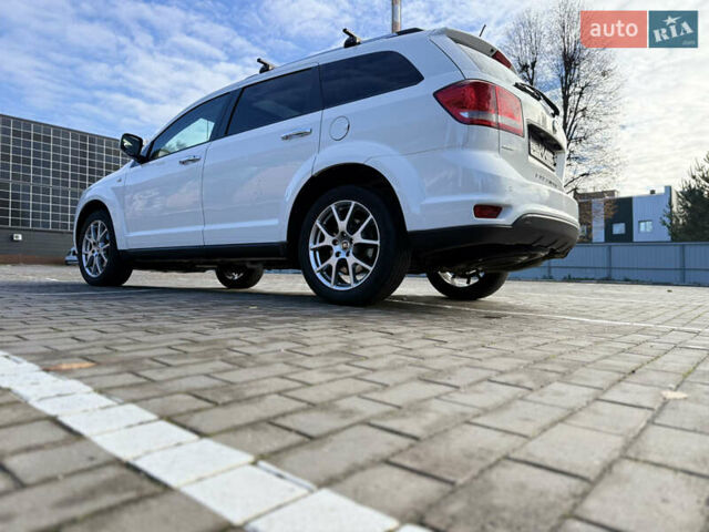 Фиат Фримонт 2014 в Луцке на Automoto.ua Белый Фиат Фримонт, объемом двигателя 2 л и пробегом 170 тыс. км за 12900 $, фото 6 на Automoto.ua