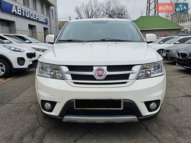 Белый Фиат Фримонт, объемом двигателя 1.96 л и пробегом 211 тыс. км за 14800 $, фото 2 на Automoto.ua