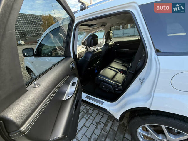 Фиат Фримонт 2014 в Луцке на Automoto.ua Белый Фиат Фримонт, объемом двигателя 2 л и пробегом 170 тыс. км за 12900 $, фото 19 на Automoto.ua