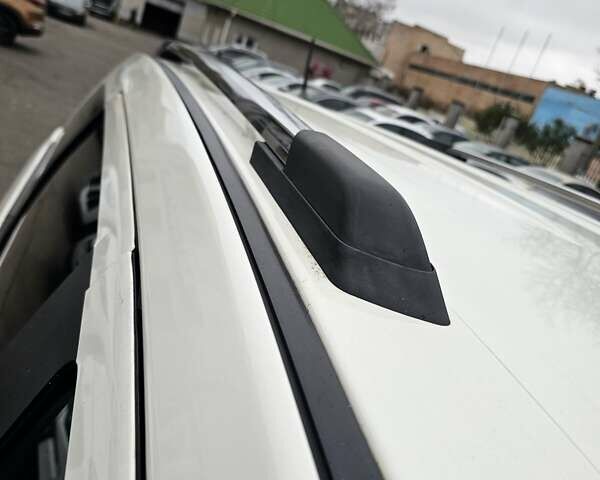 Белый Фиат Фримонт, объемом двигателя 1.96 л и пробегом 211 тыс. км за 14800 $, фото 15 на Automoto.ua