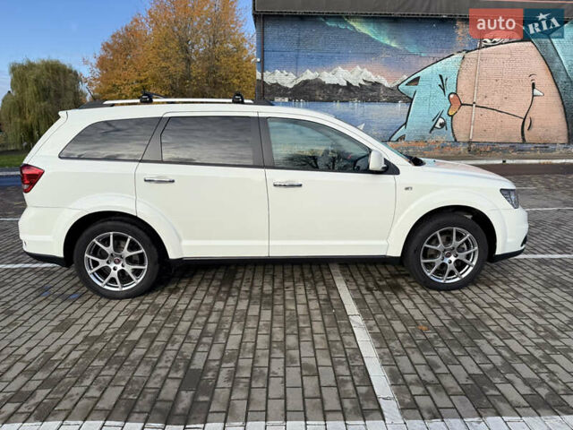 Фиат Фримонт 2014 в Луцке на Automoto.ua Белый Фиат Фримонт, объемом двигателя 2 л и пробегом 170 тыс. км за 12900 $, фото 7 на Automoto.ua