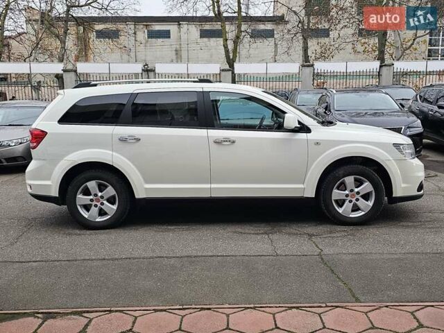 Белый Фиат Фримонт, объемом двигателя 1.96 л и пробегом 211 тыс. км за 14800 $, фото 5 на Automoto.ua