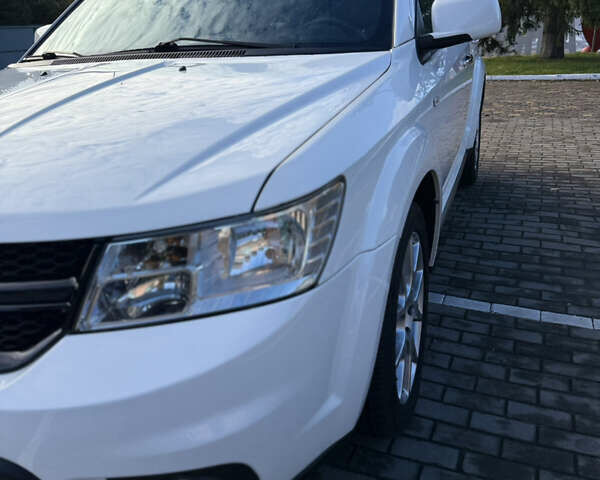 Фиат Фримонт 2014 в Луцке на Automoto.ua Белый Фиат Фримонт, объемом двигателя 2 л и пробегом 170 тыс. км за 12900 $, фото 11 на Automoto.ua