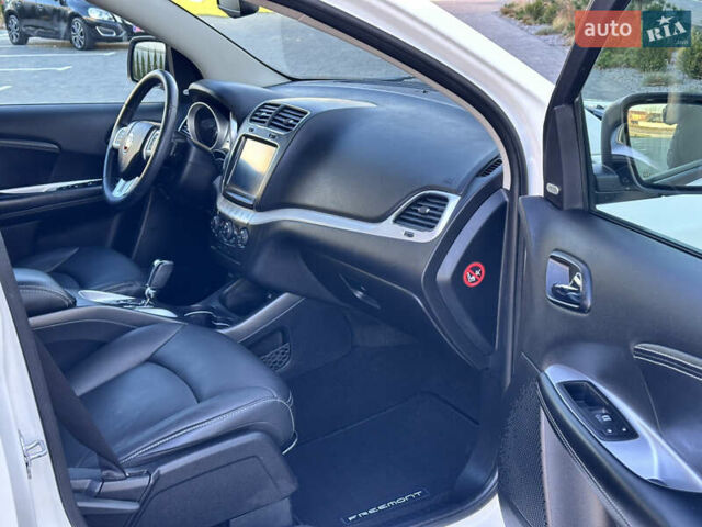 Белый Фиат Фримонт, объемом двигателя 2 л и пробегом 209 тыс. км за 13600 $, фото 82 на Automoto.ua