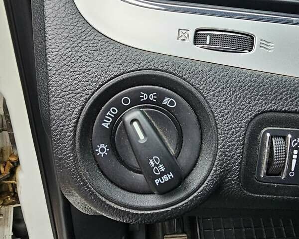 Белый Фиат Фримонт, объемом двигателя 1.96 л и пробегом 211 тыс. км за 14800 $, фото 27 на Automoto.ua