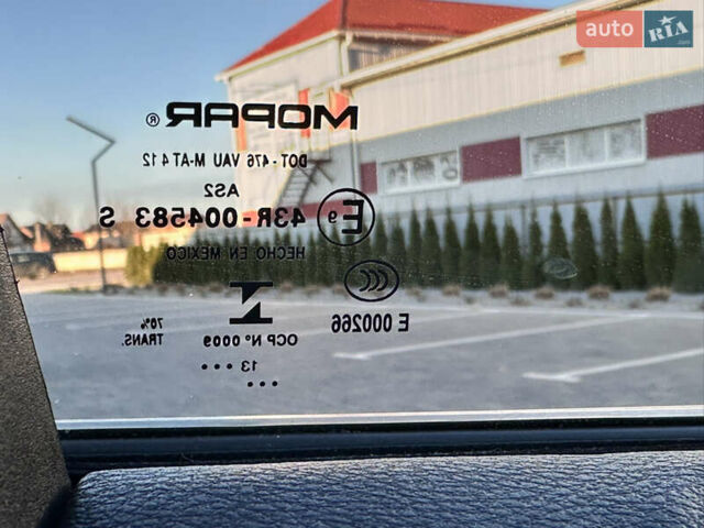 Белый Фиат Фримонт, объемом двигателя 2 л и пробегом 209 тыс. км за 13600 $, фото 48 на Automoto.ua