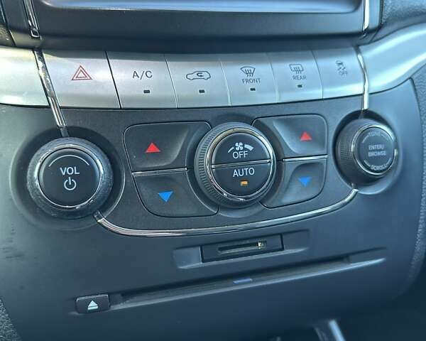 Фиат Фримонт 2014 в Буче на Automoto.ua Белый Фиат Фримонт, объемом двигателя 1.96 л и пробегом 269 тыс. км за 14200 $, фото 41 на Automoto.ua