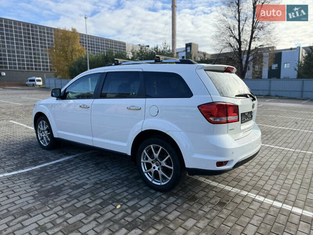 Фиат Фримонт 2014 в Луцке на Automoto.ua Белый Фиат Фримонт, объемом двигателя 2 л и пробегом 170 тыс. км за 12900 $, фото 5 на Automoto.ua