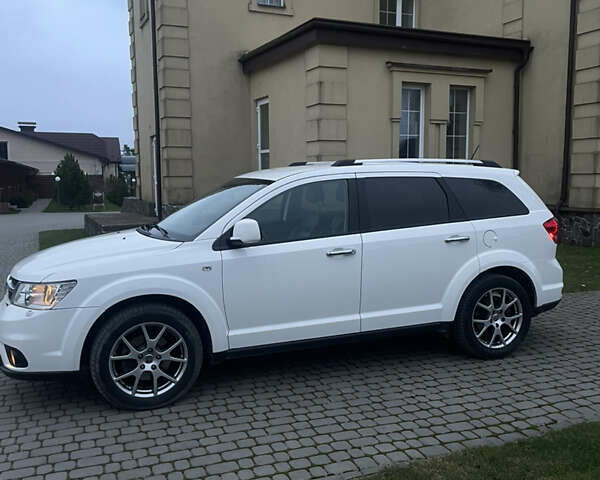 Белый Фиат Фримонт, объемом двигателя 1.9 л и пробегом 143 тыс. км за 16800 $, фото 2 на Automoto.ua