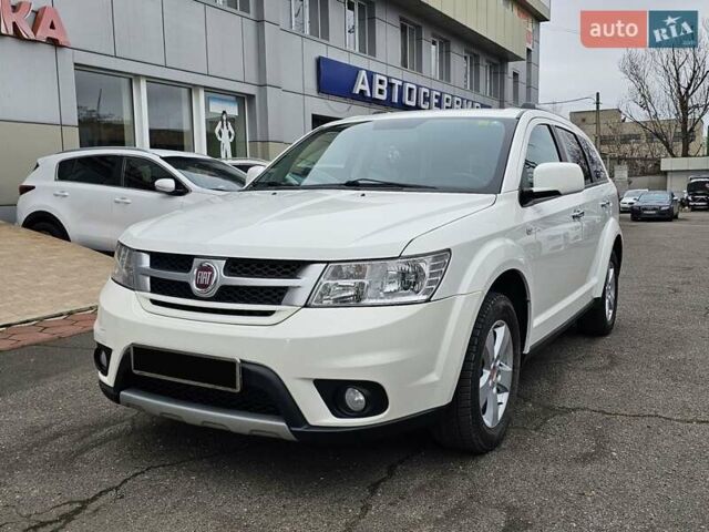 Белый Фиат Фримонт, объемом двигателя 1.96 л и пробегом 211 тыс. км за 14800 $, фото 1 на Automoto.ua