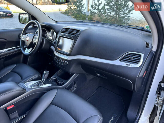 Белый Фиат Фримонт, объемом двигателя 2 л и пробегом 209 тыс. км за 13600 $, фото 96 на Automoto.ua