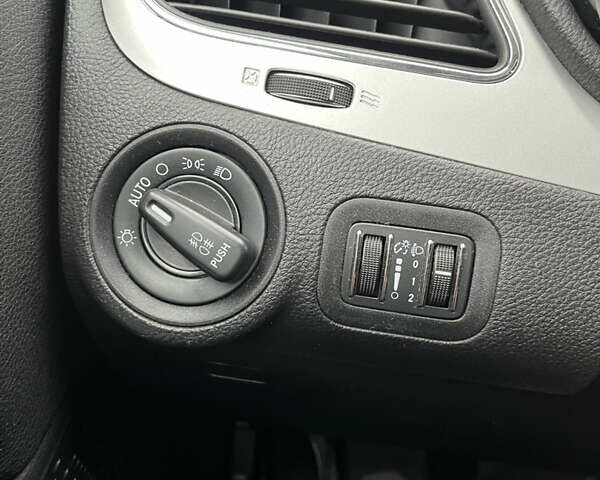 Білий Фіат Фрімонт, об'ємом двигуна 1.96 л та пробігом 142 тис. км за 15800 $, фото 52 на Automoto.ua