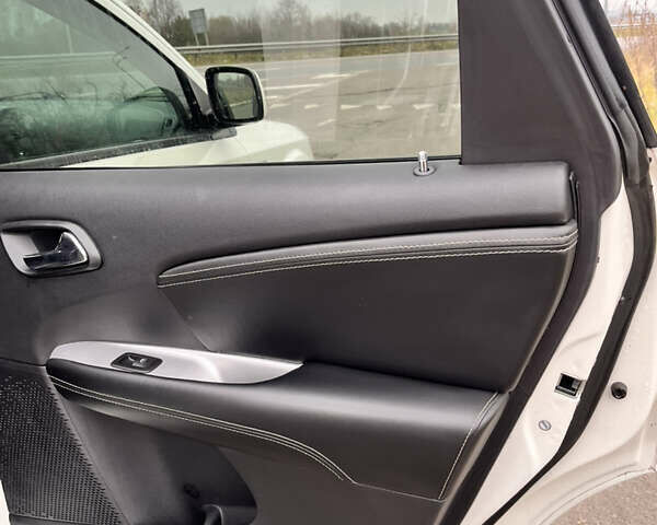 Білий Фіат Фрімонт, об'ємом двигуна 1.96 л та пробігом 142 тис. км за 15800 $, фото 38 на Automoto.ua