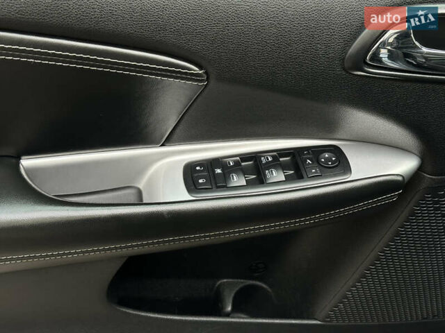 Черный Фиат Фримонт, объемом двигателя 2 л и пробегом 232 тыс. км за 13400 $, фото 13 на Automoto.ua