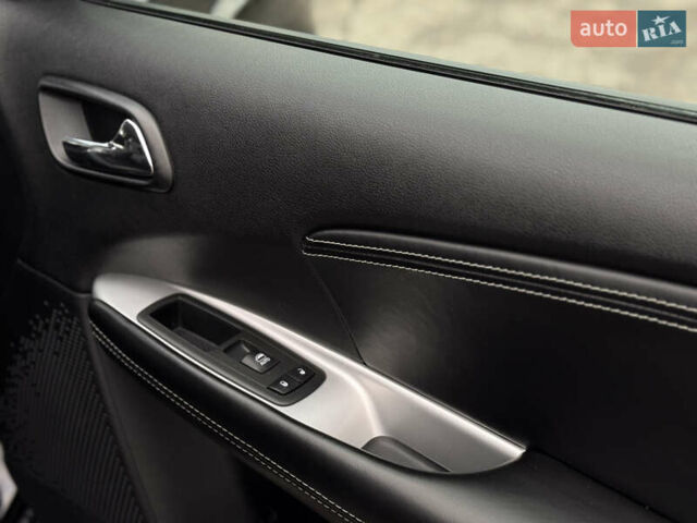 Черный Фиат Фримонт, объемом двигателя 2 л и пробегом 136 тыс. км за 15500 $, фото 49 на Automoto.ua