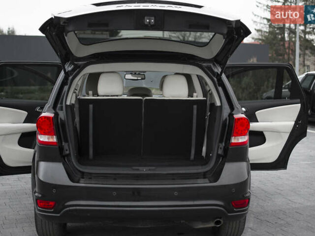 Черный Фиат Фримонт, объемом двигателя 1.96 л и пробегом 206 тыс. км за 11500 $, фото 59 на Automoto.ua