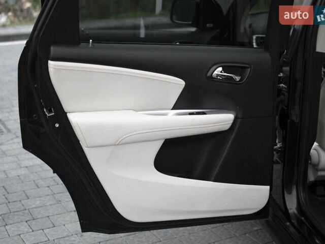 Черный Фиат Фримонт, объемом двигателя 1.96 л и пробегом 206 тыс. км за 11500 $, фото 52 на Automoto.ua