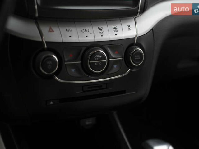 Черный Фиат Фримонт, объемом двигателя 1.96 л и пробегом 206 тыс. км за 11500 $, фото 49 на Automoto.ua