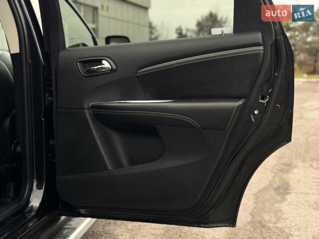 Черный Фиат Фримонт, объемом двигателя 2 л и пробегом 136 тыс. км за 15500 $, фото 47 на Automoto.ua