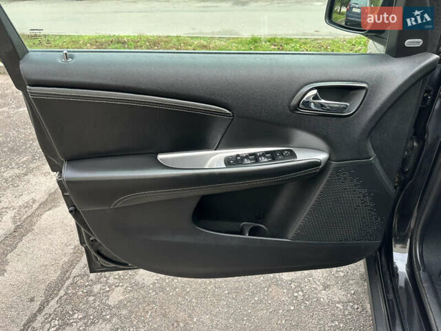 Черный Фиат Фримонт, объемом двигателя 2 л и пробегом 232 тыс. км за 13400 $, фото 12 на Automoto.ua