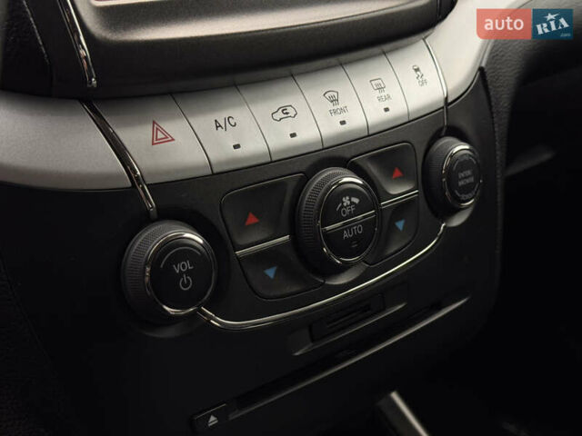 Черный Фиат Фримонт, объемом двигателя 2 л и пробегом 136 тыс. км за 15500 $, фото 34 на Automoto.ua