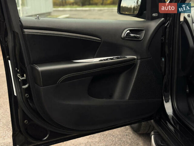 Черный Фиат Фримонт, объемом двигателя 2 л и пробегом 136 тыс. км за 15500 $, фото 25 на Automoto.ua