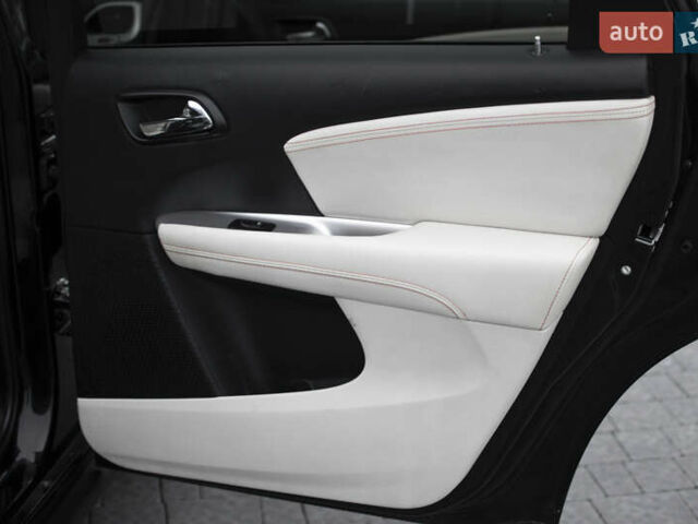 Черный Фиат Фримонт, объемом двигателя 1.96 л и пробегом 206 тыс. км за 11500 $, фото 61 на Automoto.ua