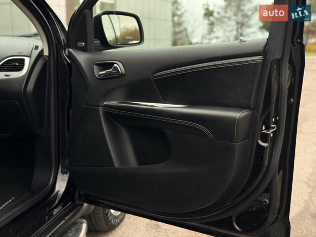 Черный Фиат Фримонт, объемом двигателя 2 л и пробегом 136 тыс. км за 15500 $, фото 48 на Automoto.ua