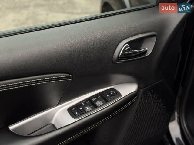 Черный Фиат Фримонт, объемом двигателя 2 л и пробегом 136 тыс. км за 15500 $, фото 26 на Automoto.ua