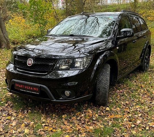 Черный Фиат Фримонт, объемом двигателя 2 л и пробегом 185 тыс. км за 14950 $, фото 1 на Automoto.ua