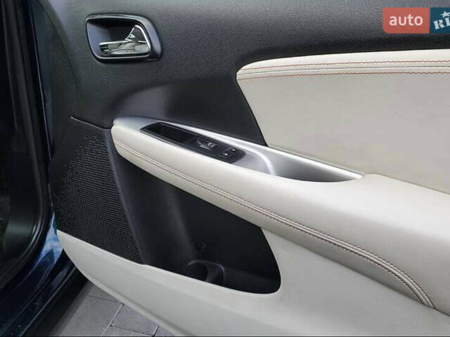Фиат Фримонт, объемом двигателя 1.96 л и пробегом 230 тыс. км за 12500 $, фото 5 на Automoto.ua