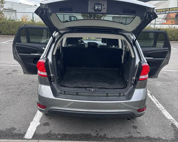 Сірий Фіат Фрімонт, об'ємом двигуна 1.96 л та пробігом 207 тис. км за 11628 $, фото 9 на Automoto.ua