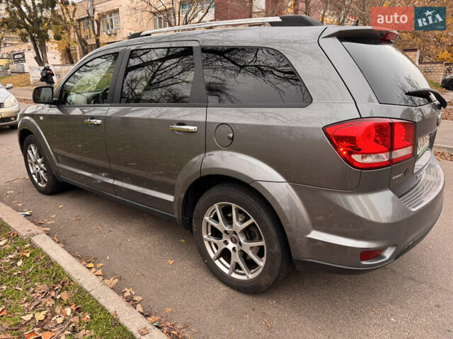 Серый Фиат Фримонт, объемом двигателя 2 л и пробегом 279 тыс. км за 9800 $, фото 3 на Automoto.ua