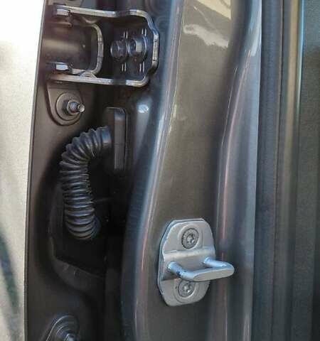 Серый Фиат Фримонт, объемом двигателя 1.96 л и пробегом 230 тыс. км за 12100 $, фото 22 на Automoto.ua