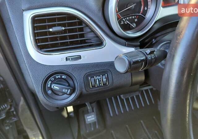 Фиат Фримонт 2013 в Житомире на Automoto.ua Серый Фиат Фримонт, объемом двигателя 1.96 л и пробегом 230 тыс. км за 12700 $, фото 4 на Automoto.ua