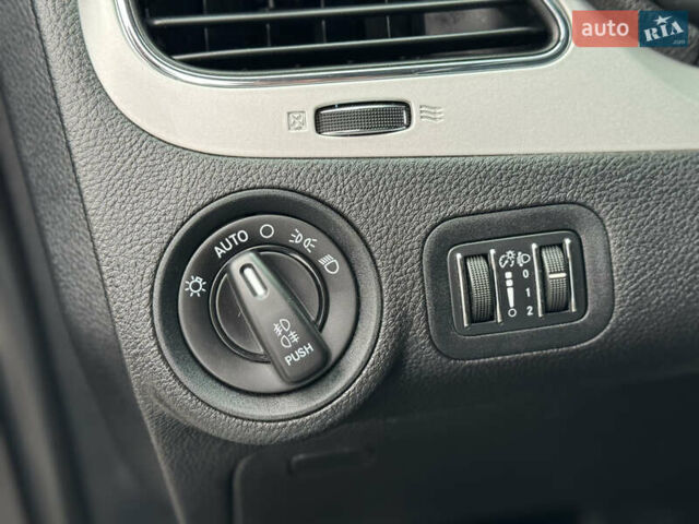 Серый Фиат Фримонт, объемом двигателя 0 л и пробегом 209 тыс. км за 14750 $, фото 56 на Automoto.ua