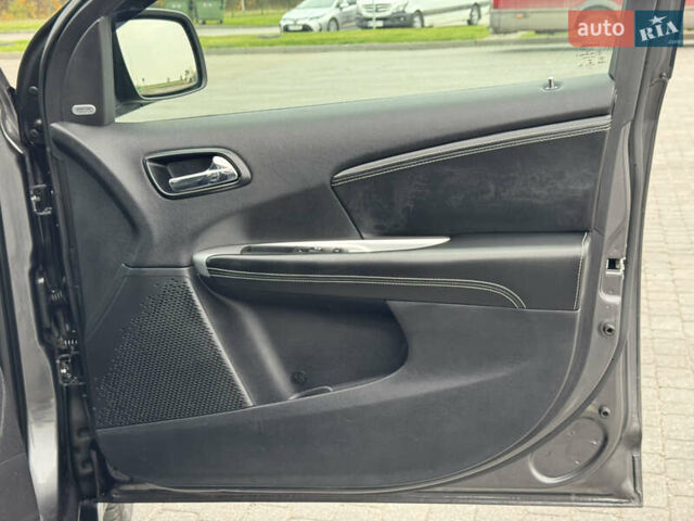 Серый Фиат Фримонт, объемом двигателя 0 л и пробегом 209 тыс. км за 14750 $, фото 76 на Automoto.ua