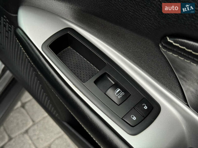 Серый Фиат Фримонт, объемом двигателя 0 л и пробегом 209 тыс. км за 14750 $, фото 82 на Automoto.ua