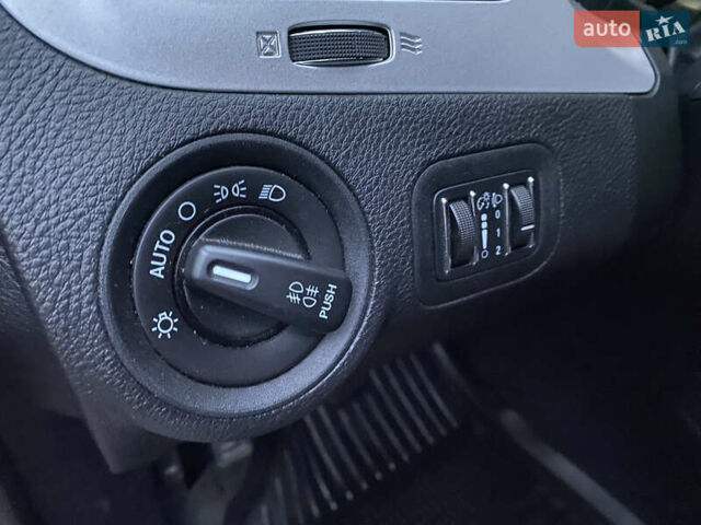 Сірий Фіат Фрімонт, об'ємом двигуна 1.96 л та пробігом 208 тис. км за 12900 $, фото 14 на Automoto.ua