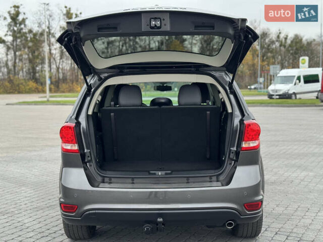 Серый Фиат Фримонт, объемом двигателя 0 л и пробегом 209 тыс. км за 14750 $, фото 65 на Automoto.ua