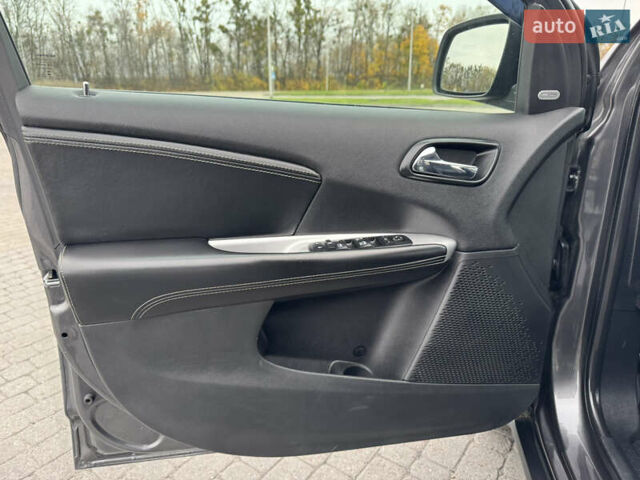 Серый Фиат Фримонт, объемом двигателя 0 л и пробегом 209 тыс. км за 14750 $, фото 35 на Automoto.ua