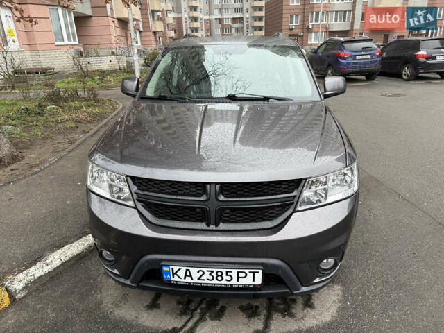 Серый Фиат Фримонт, объемом двигателя 1.96 л и пробегом 250 тыс. км за 11500 $, фото 1 на Automoto.ua