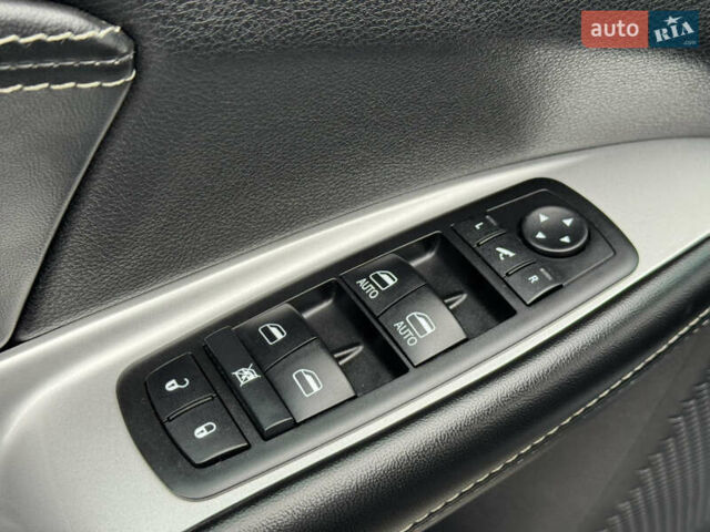 Серый Фиат Фримонт, объемом двигателя 0 л и пробегом 209 тыс. км за 14750 $, фото 37 на Automoto.ua