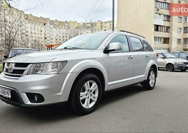 Серый Фиат Фримонт, объемом двигателя 2.4 л и пробегом 149 тыс. км за 10900 $, фото 4 на Automoto.ua