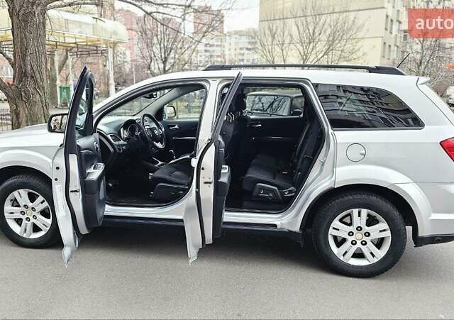 Серый Фиат Фримонт, объемом двигателя 2.4 л и пробегом 149 тыс. км за 10900 $, фото 6 на Automoto.ua