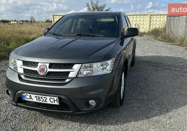 Серый Фиат Фримонт, объемом двигателя 1.96 л и пробегом 172 тыс. км за 9900 $, фото 2 на Automoto.ua