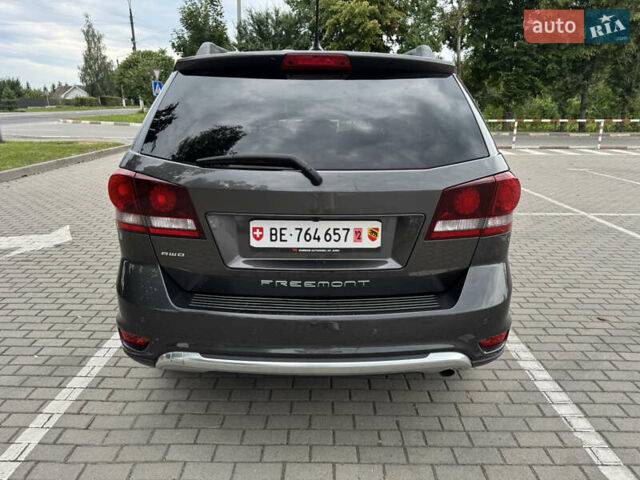 Сірий Фіат Фрімонт, об'ємом двигуна 2 л та пробігом 158 тис. км за 16928 $, фото 4 на Automoto.ua