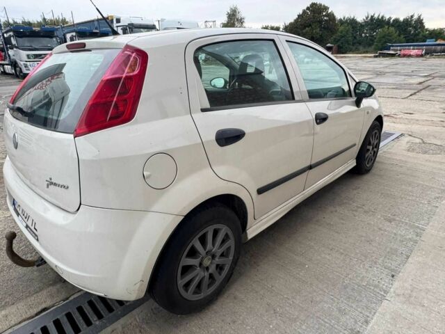 Белый Фиат Гранде Пунто, объемом двигателя 1.2 л и пробегом 293 тыс. км за 3500 $, фото 8 на Automoto.ua