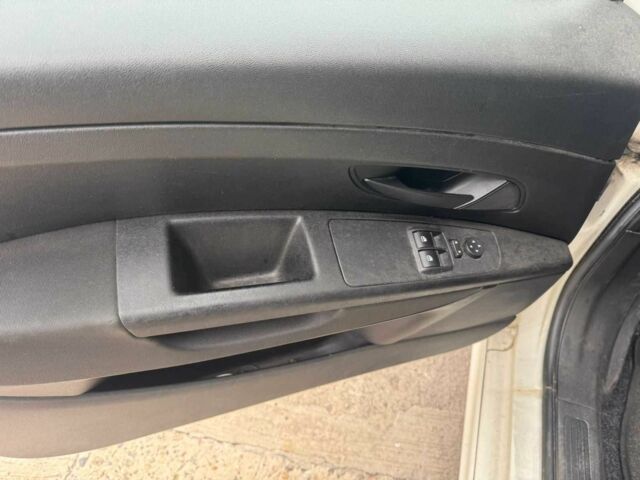 Белый Фиат Гранде Пунто, объемом двигателя 1.2 л и пробегом 293 тыс. км за 3500 $, фото 3 на Automoto.ua