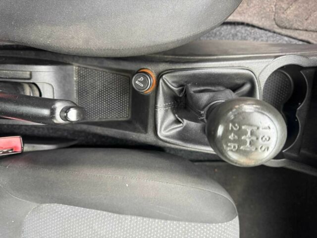 Белый Фиат Гранде Пунто, объемом двигателя 1.2 л и пробегом 293 тыс. км за 3500 $, фото 1 на Automoto.ua